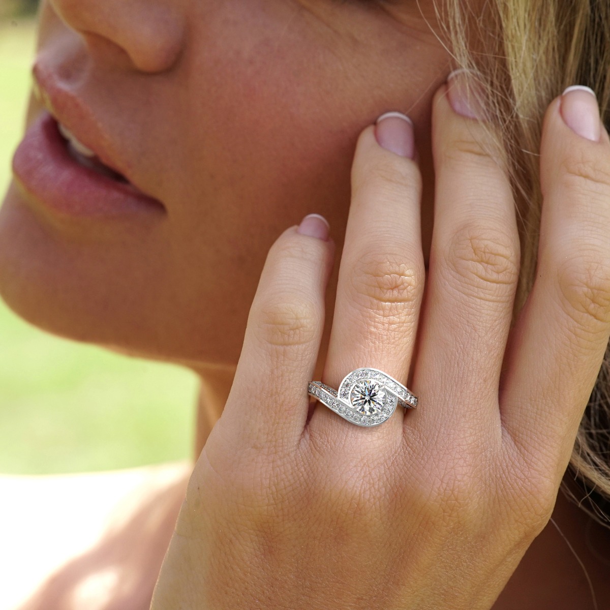 Abbraccio Curved Diamond Wedding Band — image 9 of 9